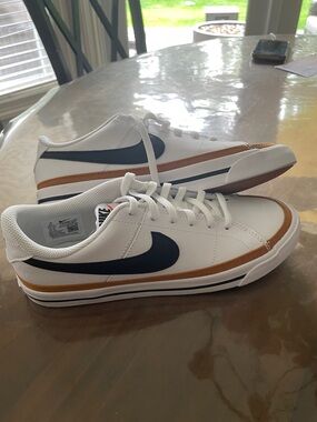🆕 Nike White Leather Sneakers